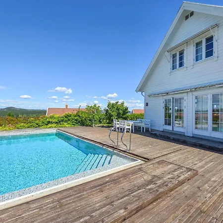 Amazing In With Private Swimming Pool, Be Inside Or Outside